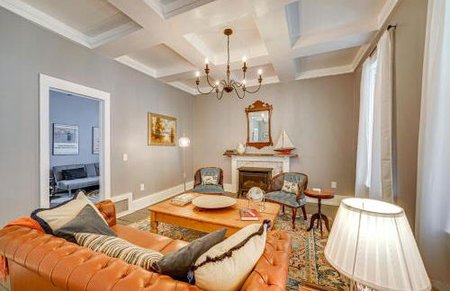 Spacious Vintage Gem with Sunroom in Manistee! - Foto 8