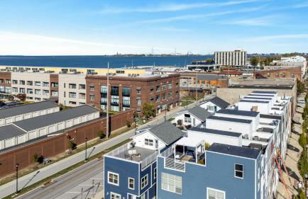 Family Fun Near Cedar Point - Rooftop Lake Views - Photo 8