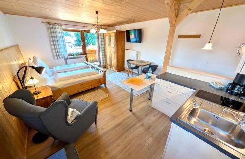 Gästehaus Philipp im Herzen des Fichtelgebirges - 5 Ferienwohnungen, großes Grundstück, Wald und Wiese, Wohnung mit privater Sauna, kostenfreie Parkplätze, WLAN - Foto 50