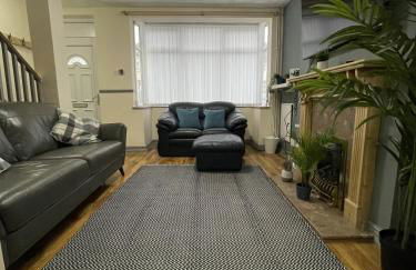 Charlesworth House - Photo 3