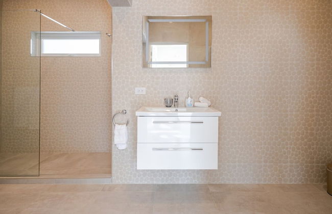 Modern Trestrapi Beach Villa 8 bed 8 Bath 2 Pools - Foto 17