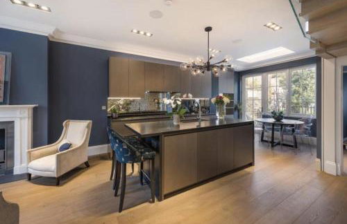 Luxury 4 Bedrooms 5 Baths 2 Receptions Family House with Garden Chelsea - Foto 1