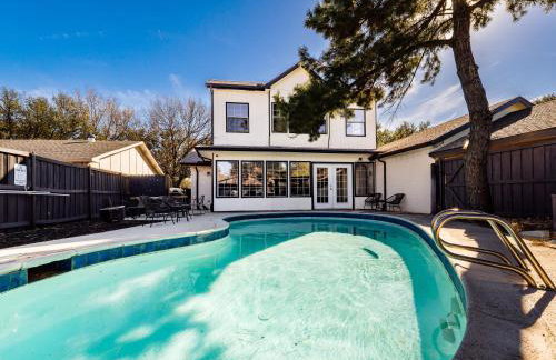 Stunning Carrollton Castle with 4 Bedrooms + Pool + Media Room - Foto 33