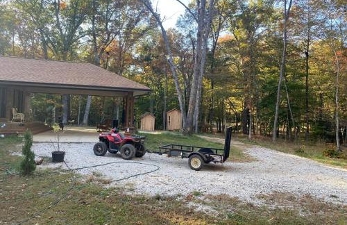 Quiet Forest Vacation home on a Private Road with Spacious Patios, Fire pit, Pet friendly and a Private pool - Foto 20