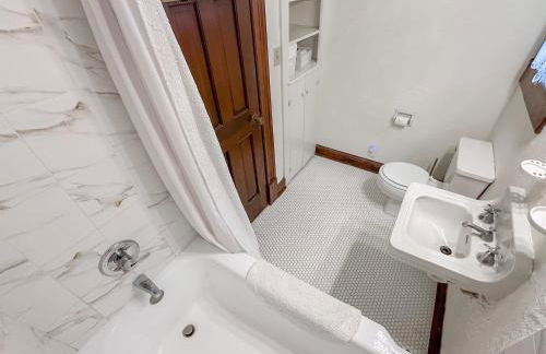 Cozy Victorian Apartment Downtown Sleeps 5 - Foto 14