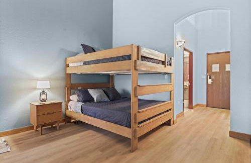 Family Getaway - Outdoor Activity Oasis - Mins to Downtown and Water Parks - Jacuzzi - Game Rm - Foto 24