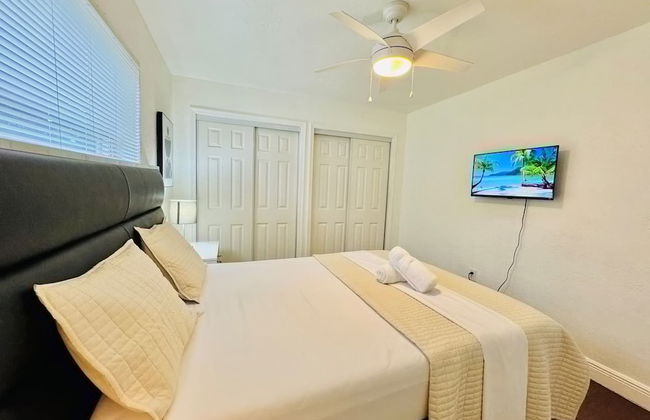 Riverfront King Bed Pool Nearby Beach - Foto 18