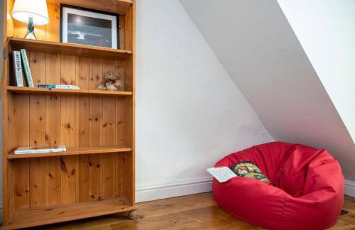 Drake Cottage with Hot tub - Photo 8