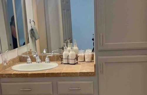 Spacious Getaway! Pool, Spa, Sleeps 9 - Foto 17