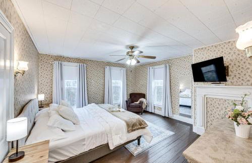 Pet and Family Friendly! Home with Fenced Yard and Deck - Foto 14