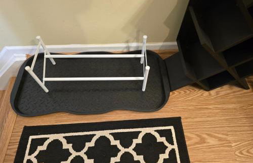 Entire 2-bedroom, 2 bath home with parking and newly renovated floors - Foto 14