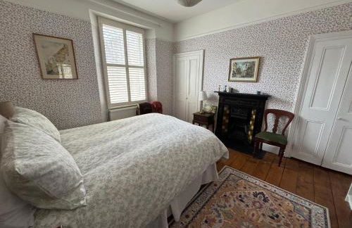 Tenby Victorian Villa with parking, pets allowed - Photo 5