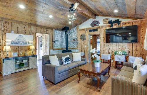 9 Mi to Bass Lake Cabin with Fire Pit in Wishon! - Foto 4