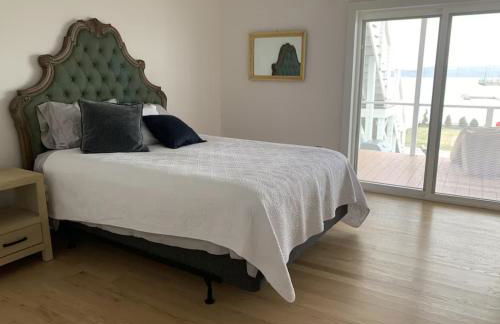 Waterfront Luxury in Town - Foto 16