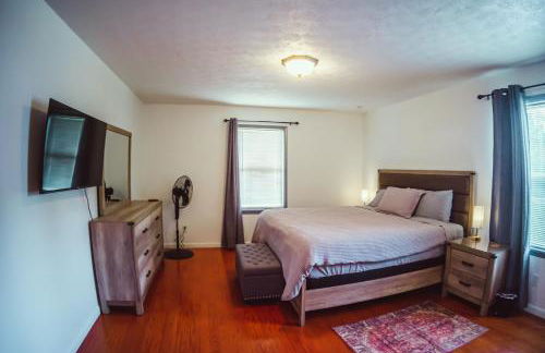 Resting Point - Hot Tub, Firepit, Spacious 4-BR Home - Foto 12