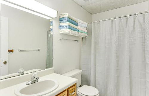 Waterfront Wheeler Lake Home with Furnished Deck - Photo 19