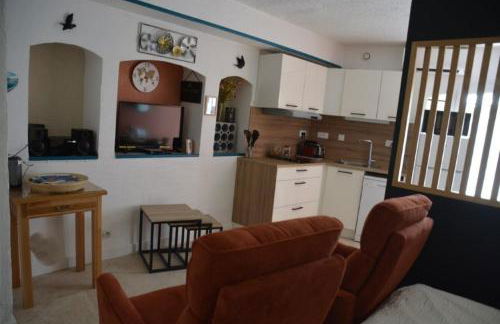 Le Mas Synaé- Joli studio classé 3étoiles avec terrasse et piscine - Foto 15