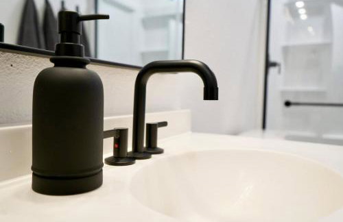 Modern Lakeside Family Fun Cabin - Foto 14