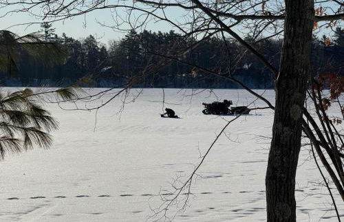 Pet-Friendly Lakefront Cabin by arc Vacation Rentals - Foto 31