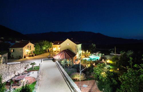 Authentic Dalmatian Hillside Escape With Pool, Sauna & BBQ - Photo 1