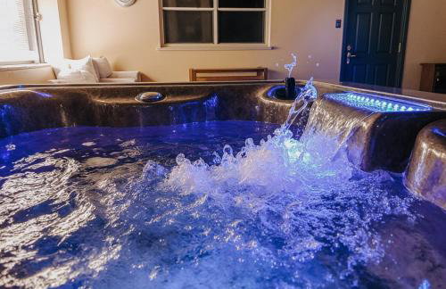 The Perfumers House Hot Tub Near St Pete Beach - Photo 14