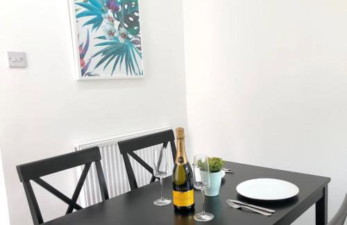 Rhondda Valleys with Breathtaking Riverside Views - Foto 15