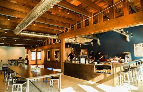 Quaint South Hill Home w Luxury King Bed and Wifi - Foto 30