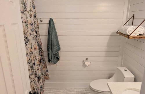 Redwing Farm Cottage - Mountain Views and Firepit! - Foto 52