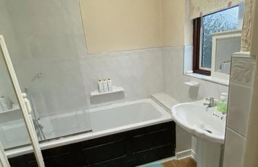 Barking London House sleeps 12 - parking - train tube - airport - Foto 23