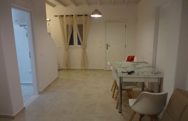 George House - Photo 4