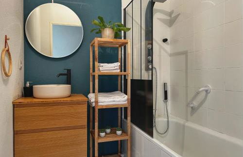 La Voulzie Appartement - Proche centre avec parking privé - Foto 16