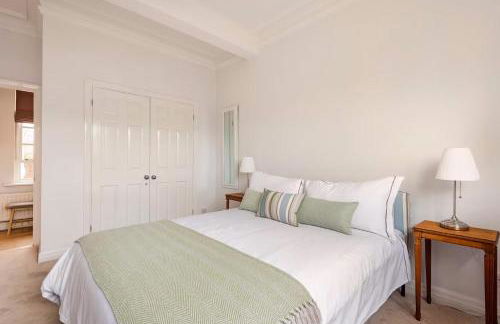 Nordic Regency Apartment - Photo 6