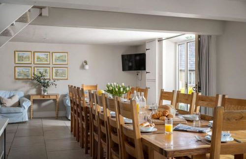 Stanway House, 8 bedroom, 8 Bath - Photo 2