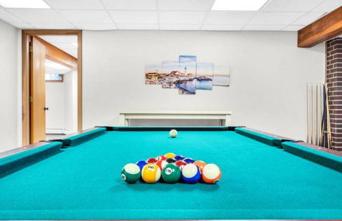 Maine Pondfront Home Sleeps 22 - Pool & Hot Tub - Photo 57