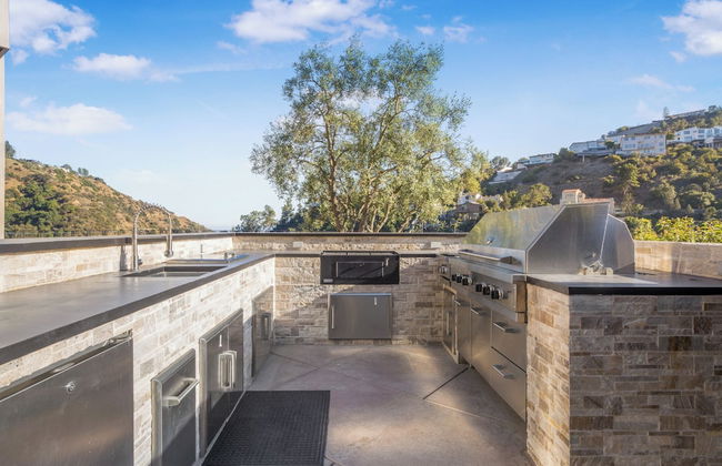 Zorada - Private Hollywood Hills Luxury With Endless Amenities and City Views - Photo 59