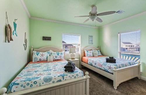 Beachfront Hideaway! Luxury Beachfront, SwimSpa, Game Room, Firepit by Bolivar Vacations - Foto 45