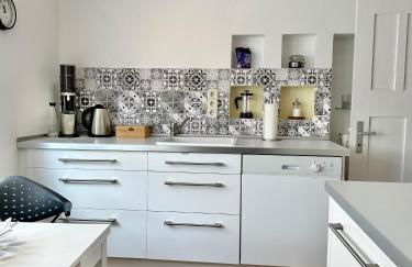 Schönes City-Apartment mit 2 Schlafzimmer, Parkplatz, ruhig und hell, D46-DG - Photo 9