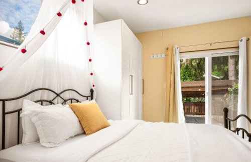 Kirkland Oasis Chic Basement Retreat with Hot Tub - Foto 24