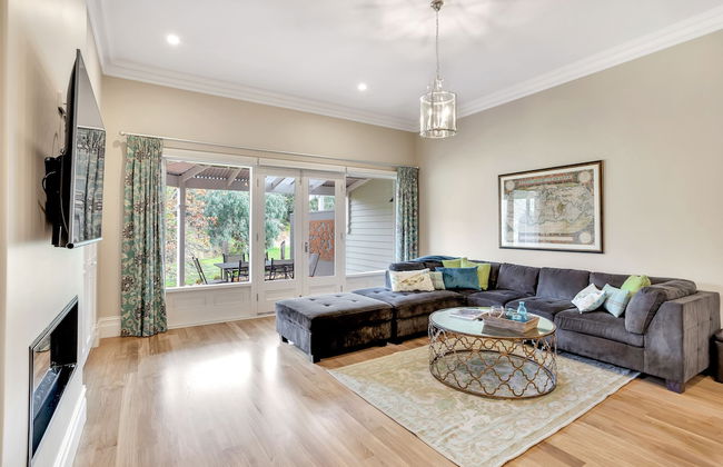 Grandview Accommodation - The Elm Tree Apartments - Photo 32