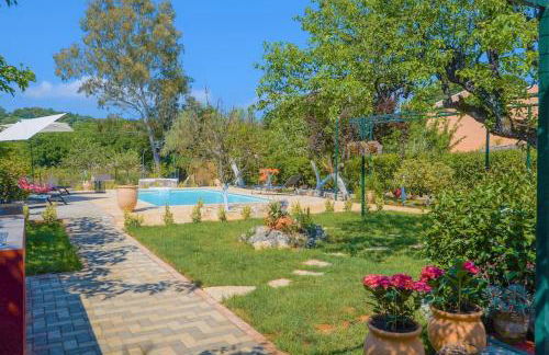 The Red House in Dassia - Foto 21