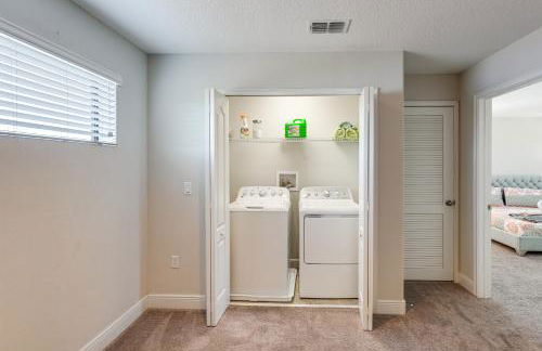 Near Disney and Legoland Spacious Poolside Oasis! - Foto 27