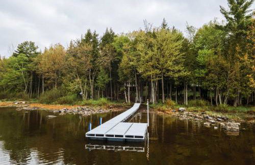 Waterfront Sebec Lake Home with Yard and Fire Pit - Foto 33