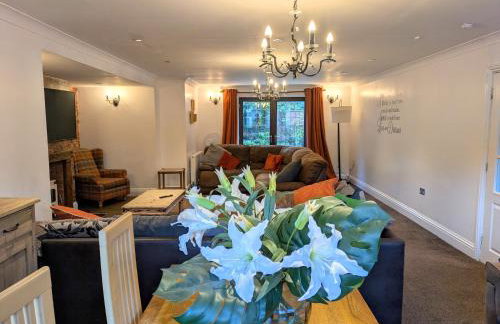 Spacious 7BR Home, Families & Contractors, Hot Tub - Foto 77