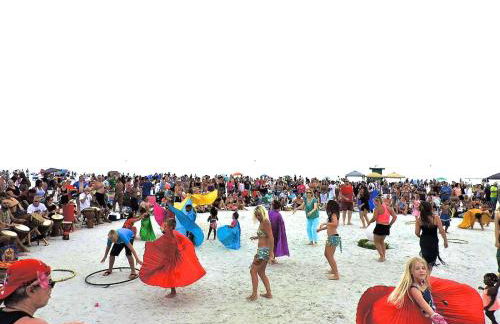 New! Remodeled, Pool-Side, 1-min to Beach Path! - Foto 21