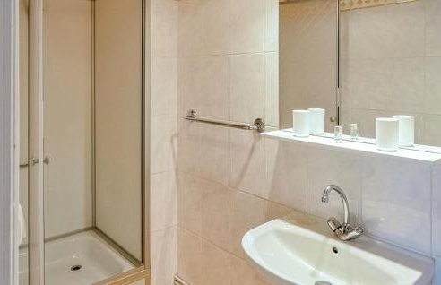 10 Bedroom Cozy Home In Allonne - Foto 45