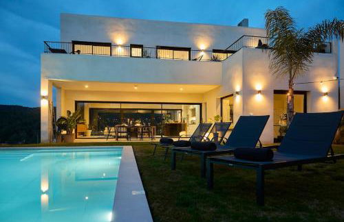 Villa Sitges Casa Selva 7 minutos de Sitges en coche Diseño Comodidad Nueva Ideal para Vacaciones - Photo 1