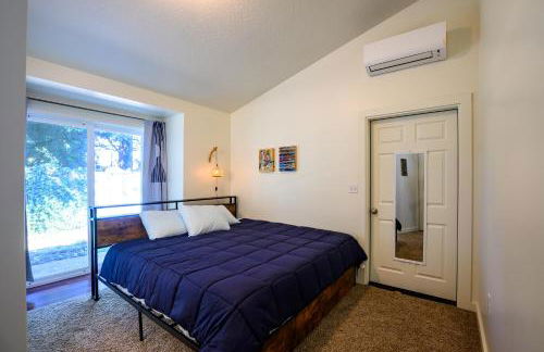 Blue House - private 2 bed, 2 bath home with garage - Photo 23