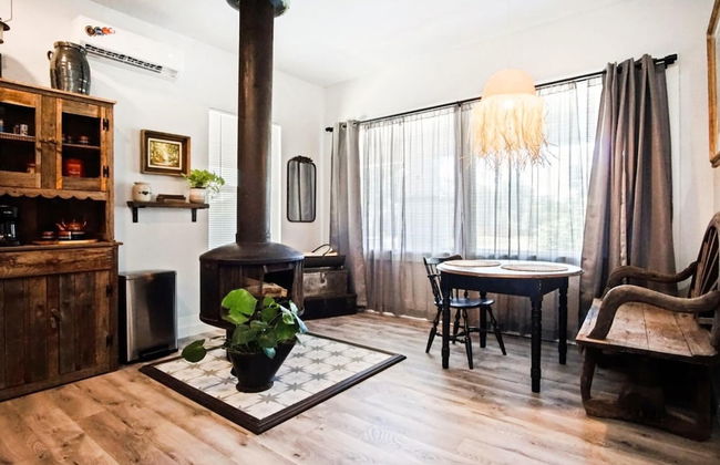 Rustic Studio Rain Shower 3min-asian Dist - Photo 1