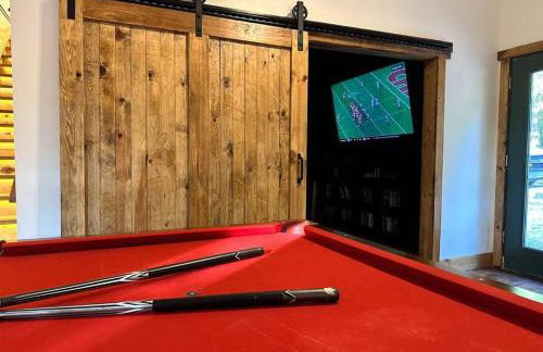 Secluded with Hot tub, Pool table, Arcade, Fishing andTheater Room - Photo 80