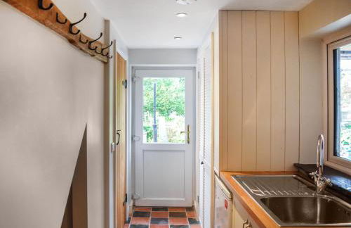 Aeron Villa - Photo 25